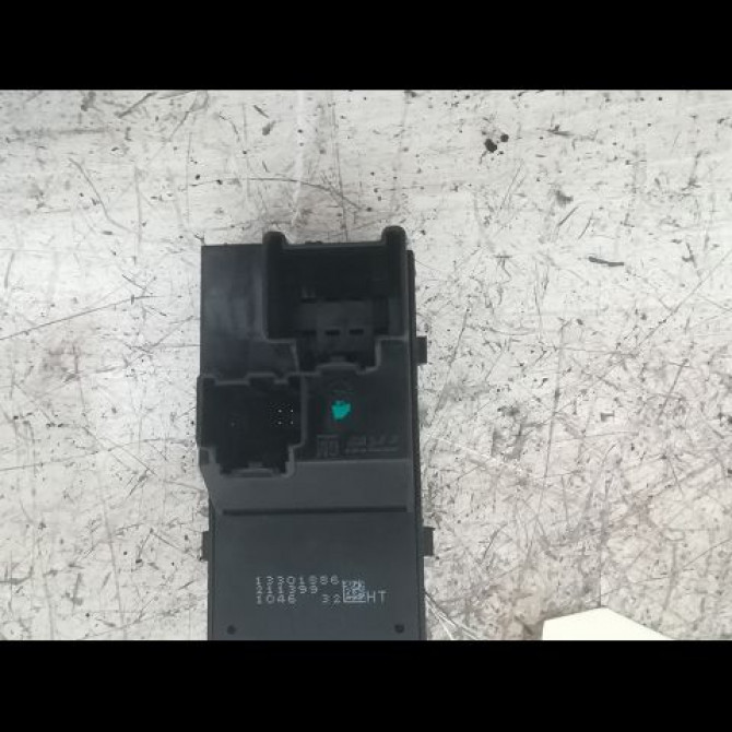 Commande lève-glace porte avant droite occasion OPEL MERIVA II Phase 1 09-2010->03-2014 13301887 2