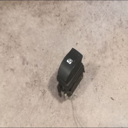 Commande lève-glace porte avant droite occasion RENAULT CLIO II Phase 2 06-2001->07-2006 1.5 DCI 55ch 8200060046