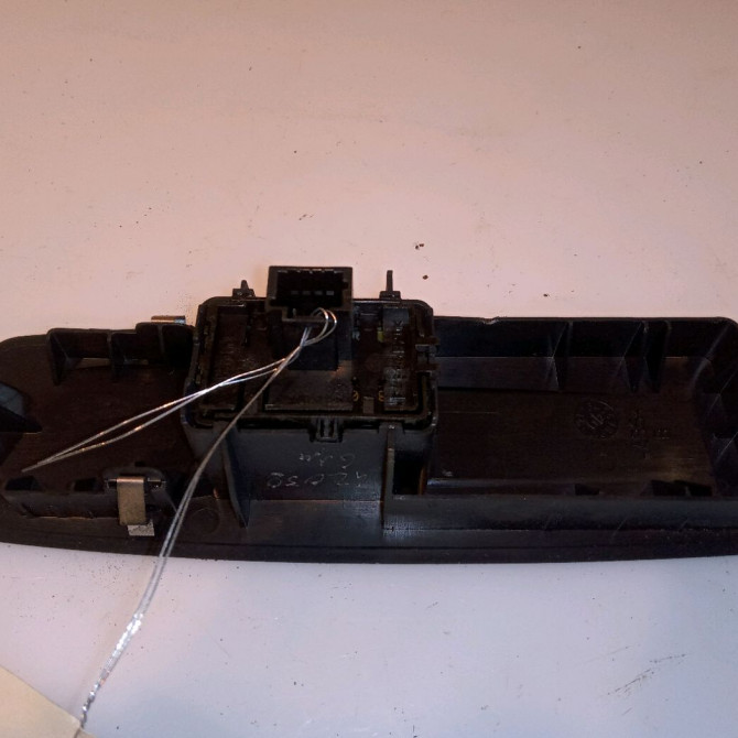 Commande lève-glace porte avant droite occasion RENAULT MEGANE III Phase 2 BREAK 01-2012->06-2014 1.6 DCI 130ch 2