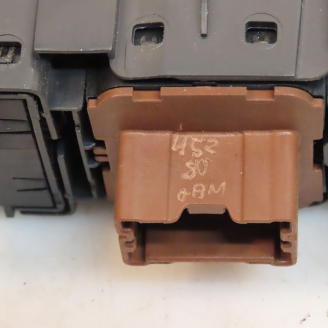 Commande lève-glace porte avant gauche occasion DACIA LODGY Phase 1 01-2012->... 1.2 TCE 115ch 254110431R 3