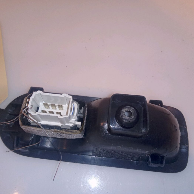 Commande leve-glace porte arrière droite occasion RENAULT MEGANE II Phase 2 01-2006->06-2009 1.9 DCI 130ch 2