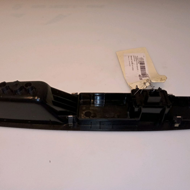 Commande lève-glace porte avant droite occasion RENAULT SCENIC III Phase 1 04-2009->11-2011 1.5 DCI 110ch 2