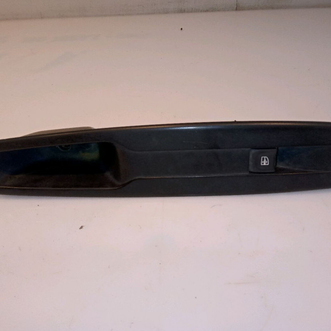 Commande lève-glace porte avant droite occasion RENAULT SCENIC III Phase 1 04-2009->11-2011 1.9 DCI 130ch 1