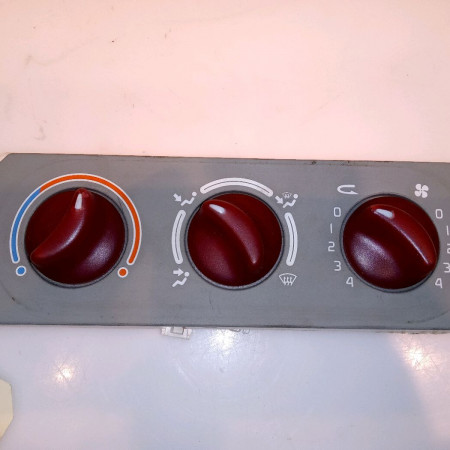 Commande de chauffage occasion RENAULT TWINGO I Phase 3 08-2000->06-2007 1.2i 16v 7701049963