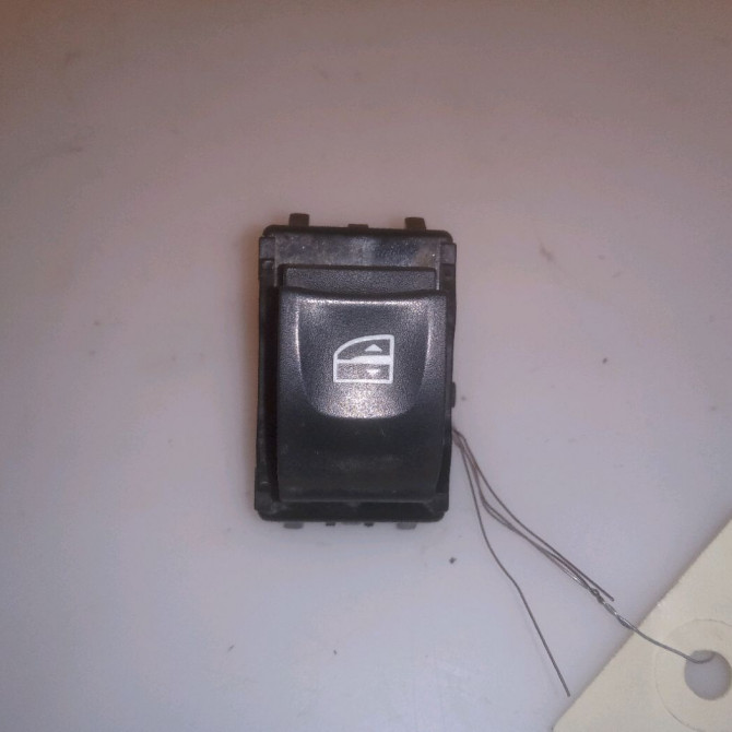 Commande lève-glace porte avant droite occasion RENAULT SCENIC III Phase 1 04-2009->11-2011 1.9 DCI 130ch 1