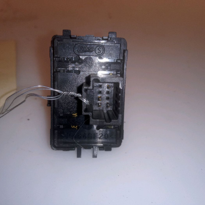 Commande lève-glace porte avant droite occasion RENAULT SCENIC III Phase 1 04-2009->11-2011 1.9 DCI 130ch 2