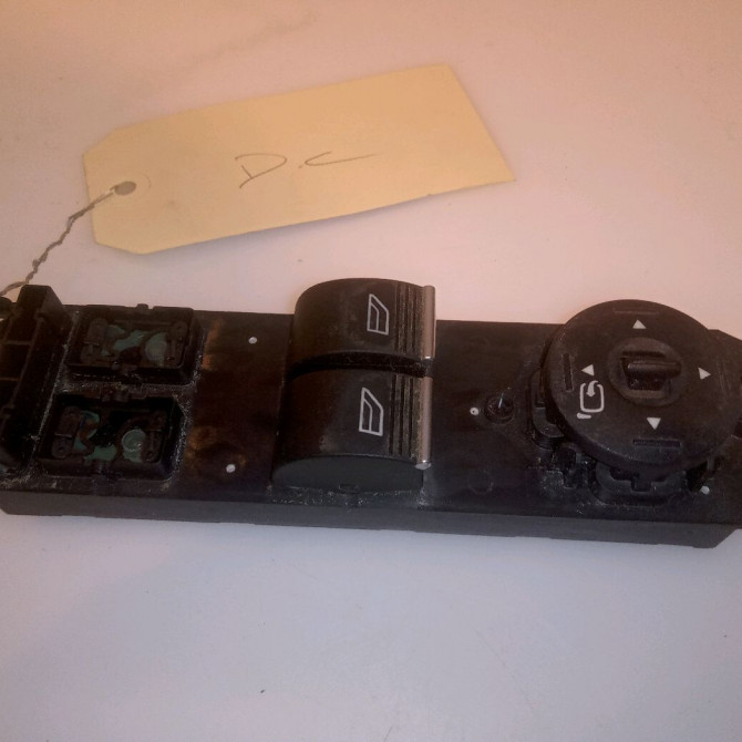 Commande lève-glace porte avant gauche occasion FORD FIESTA VI Phase 2 11-2012->... 1.5 TDCI 95ch 2032976 2