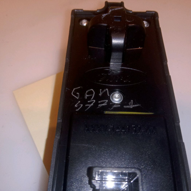 Commande lève-glace porte avant gauche occasion FORD FIESTA VI Phase 2 11-2012->... 1.5 TDCI 95ch 2032976 4