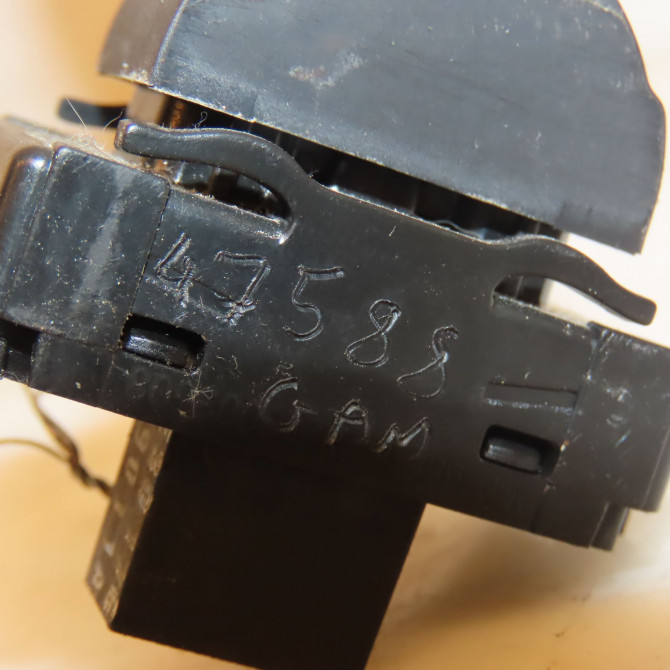 Commande lève-glace porte avant droite occasion RENAULT SCENIC III Phase 1 04-2009->11-2011 1.5 DCI 110ch 2