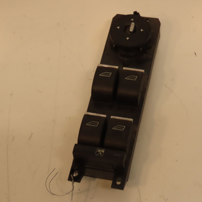 Commande lève-glace porte avant gauche occasion FORD CMAX II Phase 1 09-2010->09-2015 1.6 TDCI 115ch 2029540 1