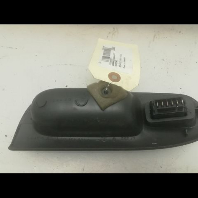 Commande lève-glace porte avant droite occasion RENAULT SCENIC I Phase 2 08-1999->06-2003 1.9 DCI 100ch 7700432963 2