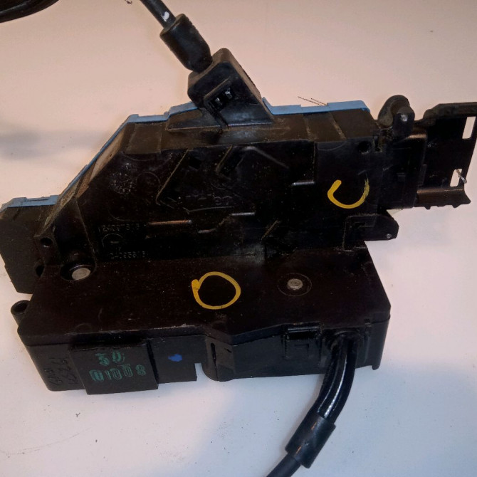 Serrure porte ard occasion PEUGEOT 207 Phase 1 04-2006->06-2013 1.4 VTI 16v 95ch 9138H8 2