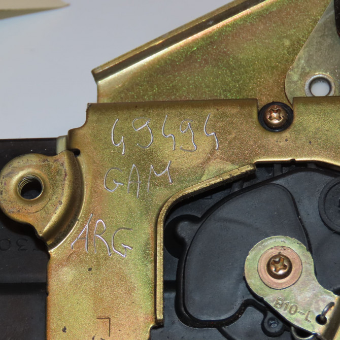 Serrure porte arg occasion SUZUKI IGNIS II Phase 1 09-2003->09-2009 1.5i 100ch 8230286G00 2