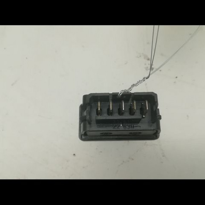 Commande lève-glace porte avant droite occasion PEUGEOT 405 Phase 2 07-1992->06-1996 1.8i 100ch 2