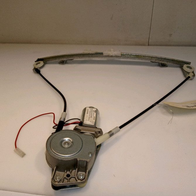 Mecanisme + moteur lève-glace avant droit occasion RENAULT CLIO II Phase 1 03-1998->06-2001 1.2 7700842246 1