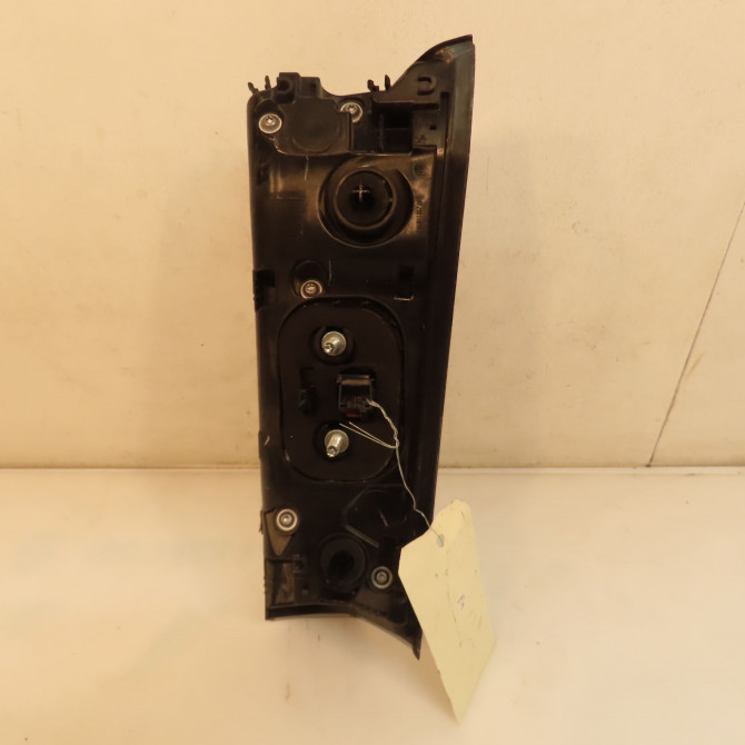 Feu arrière intérieur droit occasion PEUGEOT 9825957180 2