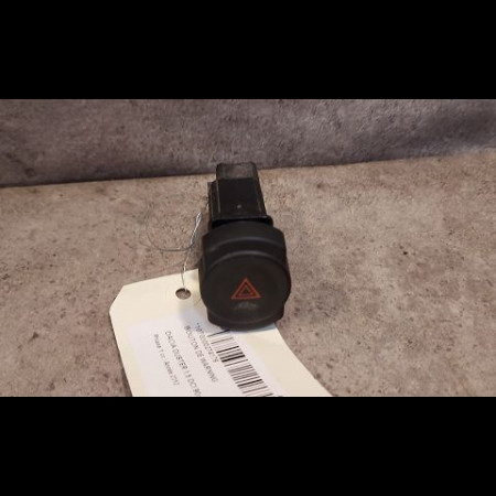 Bouton de warning occasion DACIA DUSTER Phase 1 03-2010->12-2013 1.5 DCI 90ch 252905315R