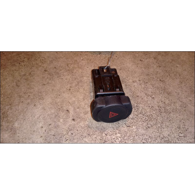 Bouton de warning occasion DACIA SANDERO I Phase 1 06-2008->10-2012 1.4 MPI 75ch 252905315R 1