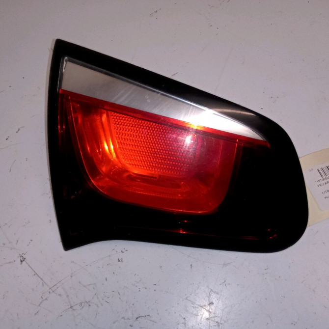 Feu arrière interieur gauche occasion CITROEN C3 II Phase 2 03-2013->12-2016 1.4 HDi 70ch 9803934380 1
