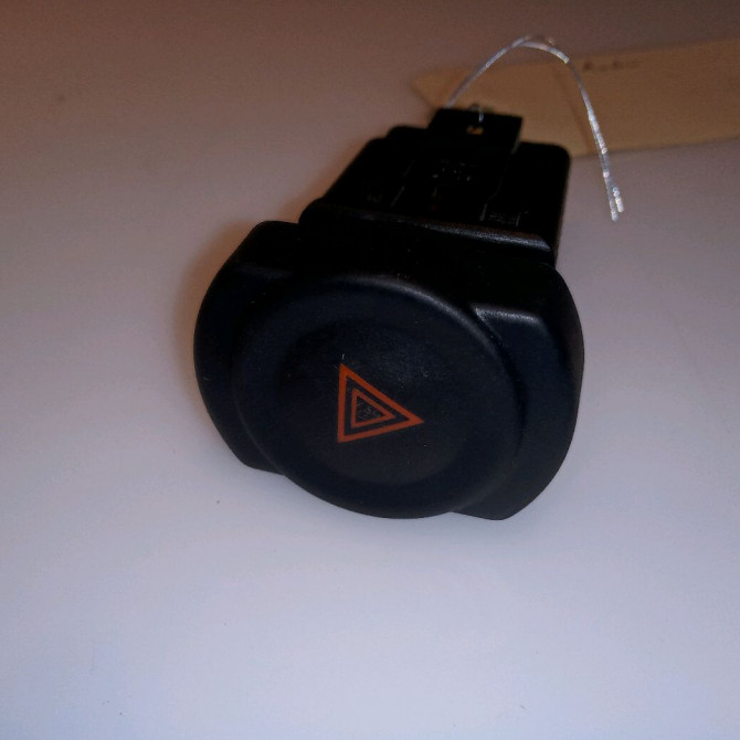 Bouton de warning occasion DACIA SANDERO I Phase 1 06-2008->10-2012 1.4 MPI 75ch 252905315R 1