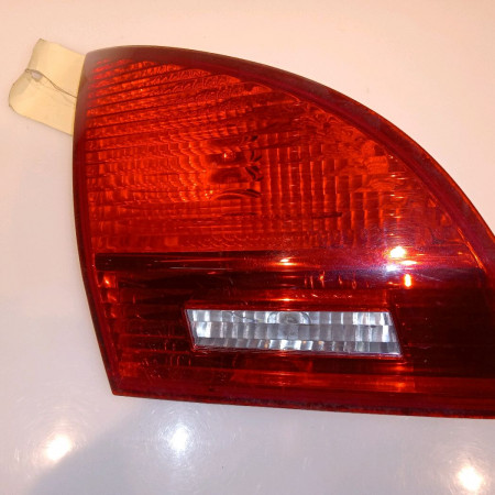 Feu arrière interieur gauche occasion KIA VENGA Phase 1 01-2010->12-2015 1.4 CRDI 90ch 924051P000