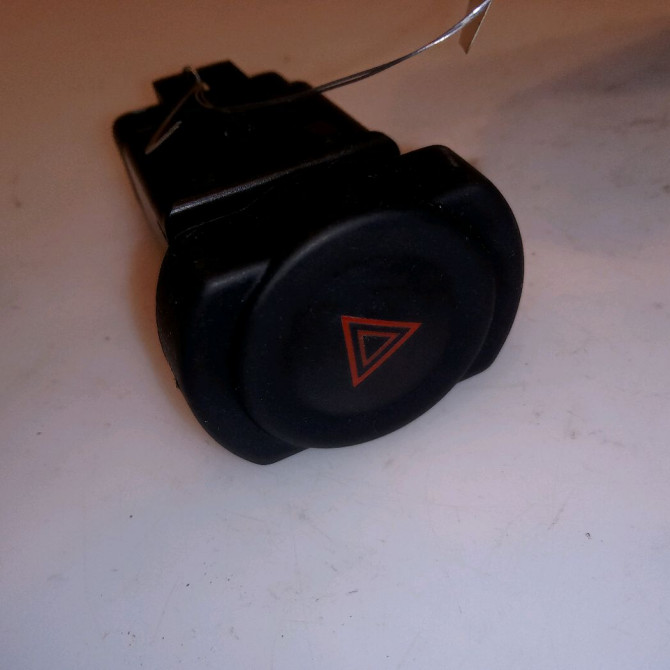 Bouton de warning occasion DACIA SANDERO I Phase 1 06-2008->10-2012 1.4 MPI 75ch 252905315R 1