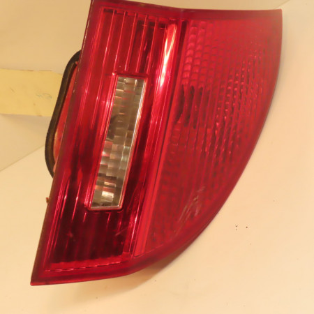 Feu arrière interieur gauche occasion KIA VENGA Phase 1 01-2010->12-2015 1.4 CRDI 90ch 924051P000