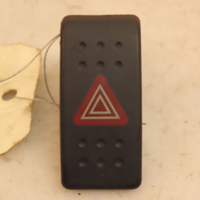 Bouton de warning occasion SUZUKI SWIFT III Phase 1 03-2005->09-2011 1.3 VVT 3743062J00P4Z 1