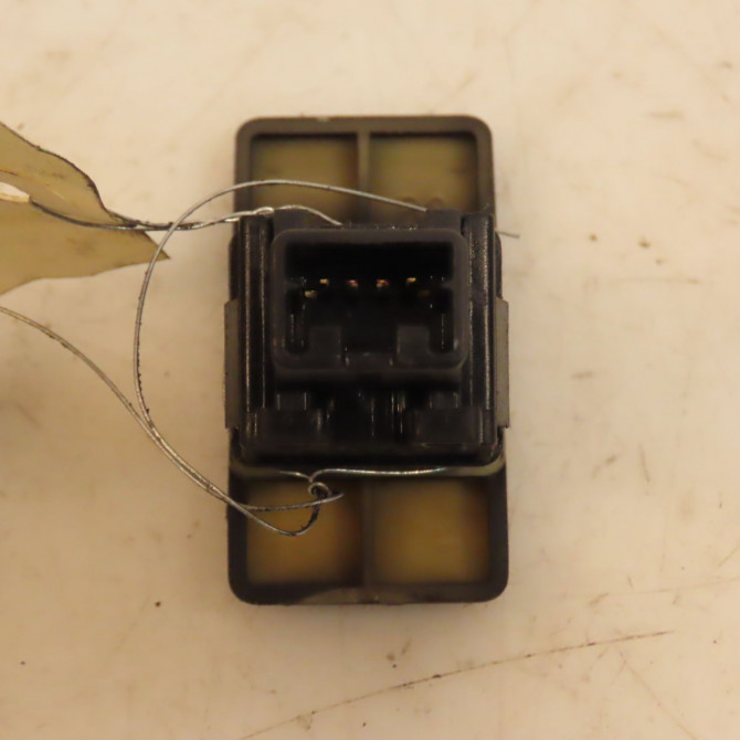 Bouton de warning occasion SUZUKI SWIFT III Phase 1 03-2005->09-2011 1.3 VVT 3743062J00P4Z 2