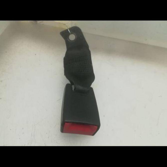 Ancrage ceinture arrière gauche occasion B.M.W. SERIE 3 V Phase 2 09-2008->12-2011 318d 2