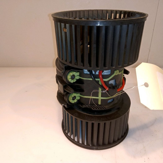 Ventilateur de chauffage occasion RENAULT MEGANE III Phase 1 11-2008->01-2012 1.5 DCI 110ch 272104937R 1