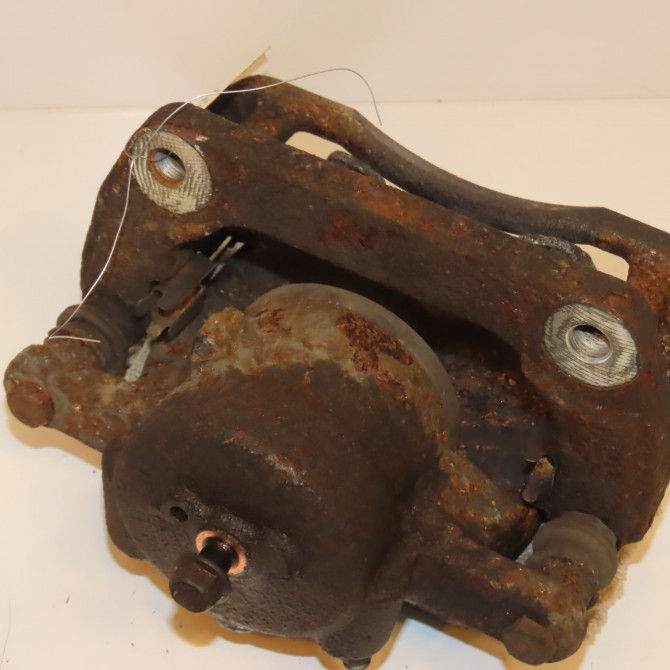 Etrier de frein avant gauche occasion KIA VENGA Phase 1 01-2010->12-2015 1.4 CRDI 90ch 581801PA00 1