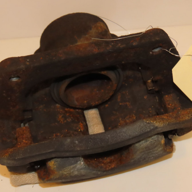 Etrier de frein avant gauche occasion KIA VENGA Phase 1 01-2010->12-2015 1.4 CRDI 90ch 581801PA00 2