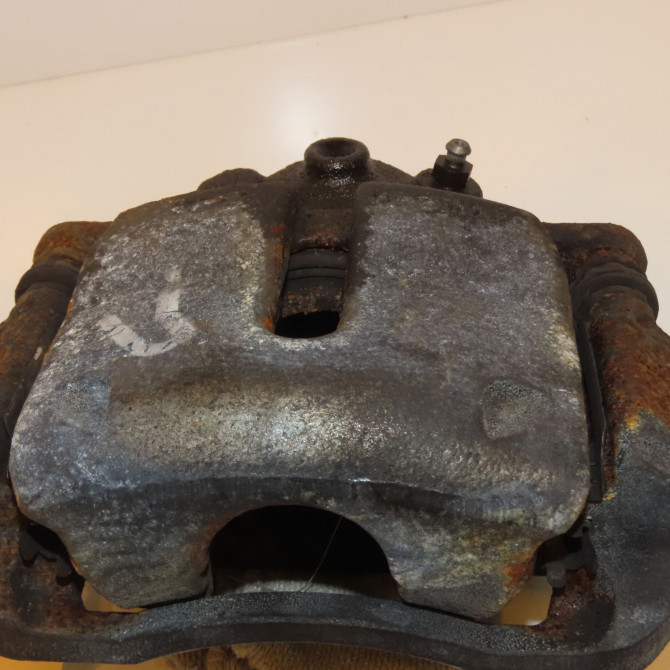 Etrier de frein avant gauche occasion KIA VENGA Phase 1 01-2010->12-2015 1.4 CRDI 90ch 581801PA00 3