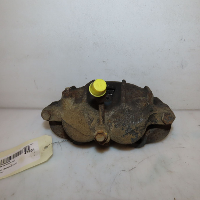 Etrier de frein avant droit occasion NISSAN TERRANO I 411117F00A 2