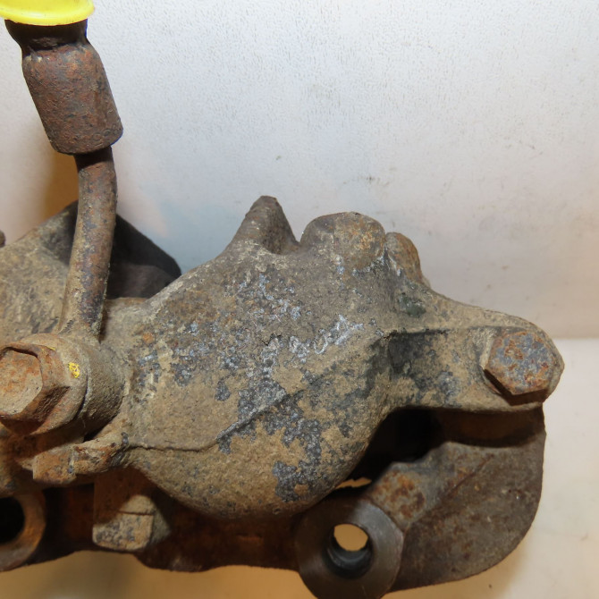 Etrier de frein avant droit occasion NISSAN TERRANO I 411117F00A 4