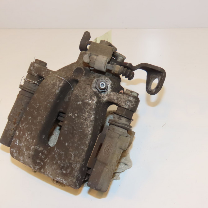 Etrier de frein arrière droit occasion KIA VENGA Phase 1 01-2010->12-2015 1.4 CRDI 90ch 583111PA30 2