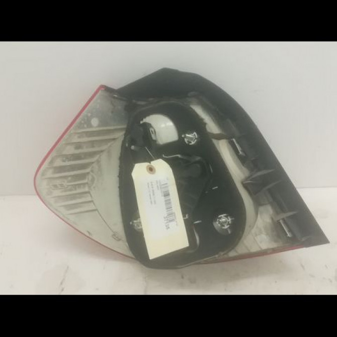 Feu arrière droit occasion B.M.W. SERIE 1 I Phase 1 05-2004->12-2006 120d 63216924502 2