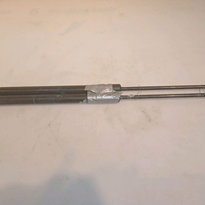 Verin droit hayon occasion RENAULT CLIO III phase 2 ESTATE 03-2009->12-2014 1.5 DCI 75ch 8200583852 1