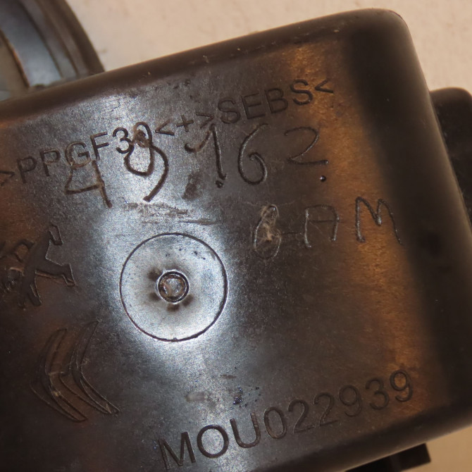 Volet de trappe carburant occasion PEUGEOT 9825833480 3