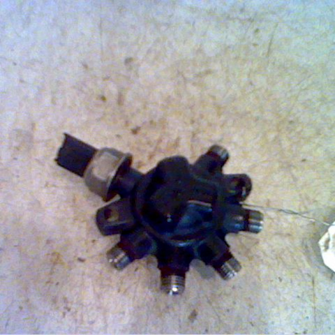 Rampe injection occasion RENAULT CLIO II Phase 1 03-1998->06-2001 8200584032 1