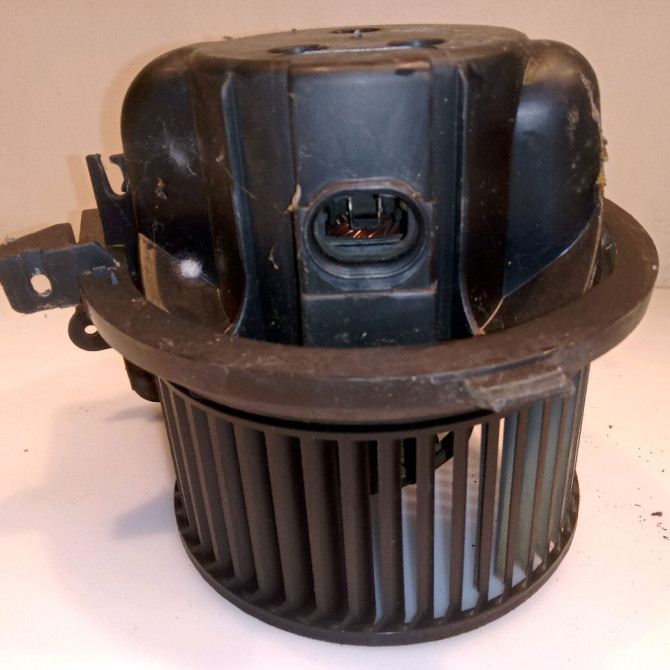 Ventilateur de chauffage occasion RENAULT CLIO II Phase 1 03-1998->06-2001 1.9 D 65ch 7701049076 3