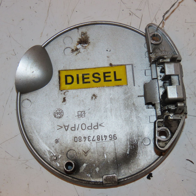 Volet de trappe carburant occasion CITROEN C3 PLURIEL I Phase 1 04-2003->09-2008 1.4 HDi 1517A2 2