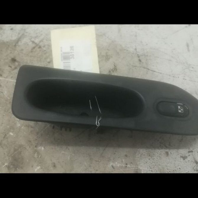 Commande leve-glace porte arrière droite occasion RENAULT LAGUNA I Phase 1 01-1994->04-1998 2.0 7700822675 1