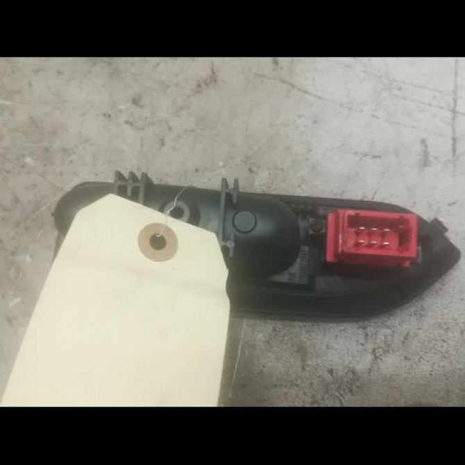 Commande leve-glace porte arrière droite occasion RENAULT LAGUNA I Phase 1 01-1994->04-1998 2.0 7700822675 2