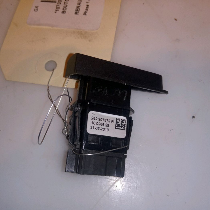 Bouton de warning occasion RENAULT CLIO IV Phase 1 07-2012->... 1.5 DCI 90ch 252907372R 2