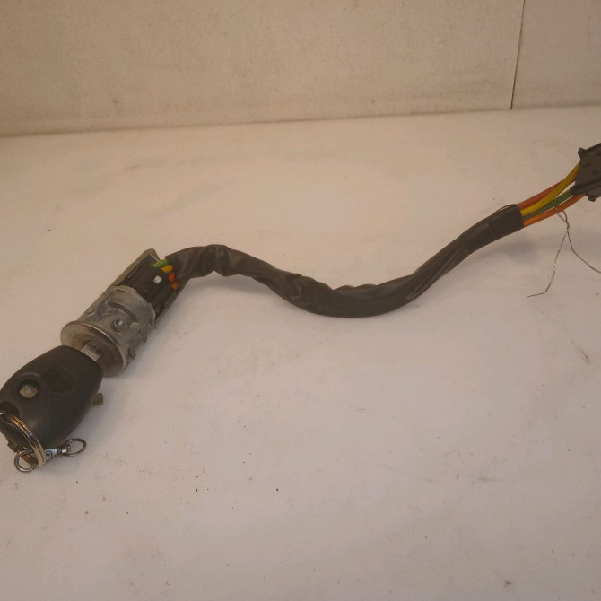 Antivol de direction occasion DACIA SANDERO I Phase 1 06-2008->10-2012 1.4 MPI 75ch 487002447R 1