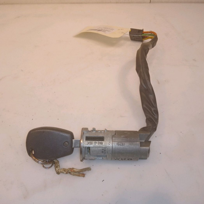 Antivol de direction occasion DACIA SANDERO I Phase 1 06-2008->10-2012 1.4 MPI 75ch 487002447R 2