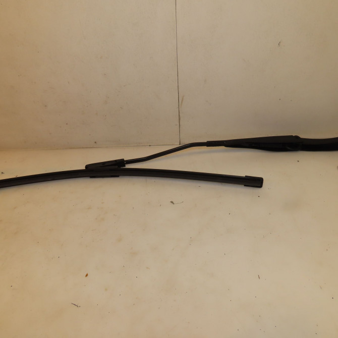 Bras essuie-glace avant droit occasion DACIA DUSTER 288817528R 1
