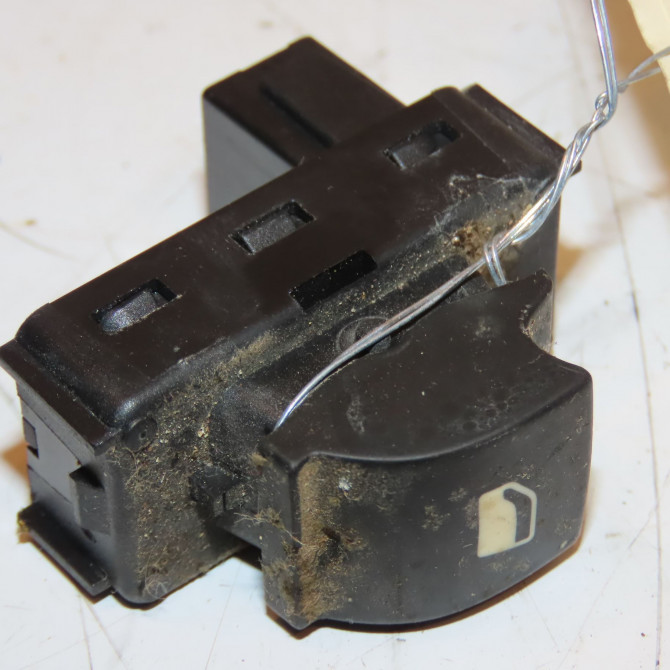 Commande leve-glace porte arrière droite occasion PEUGEOT 5008 I Phase 1 11-2009->12-2013 1.6 HDI 110ch 6490X7 2